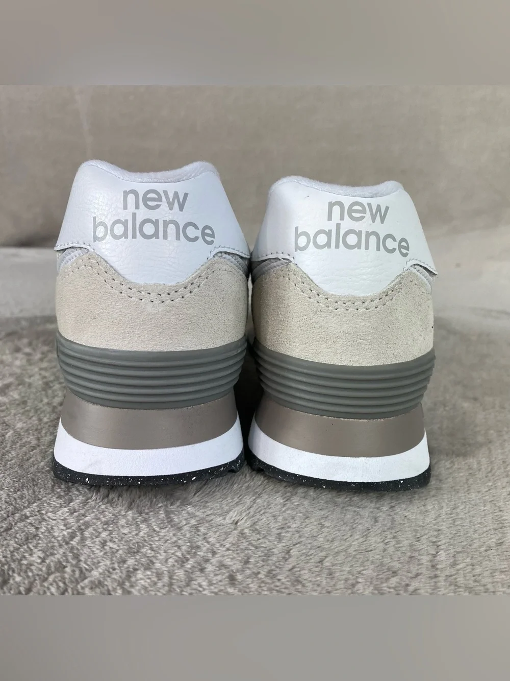 New‎ Balance 574 Classic Womens Size 7.5 White Cloud Suede Running Shoes NEW